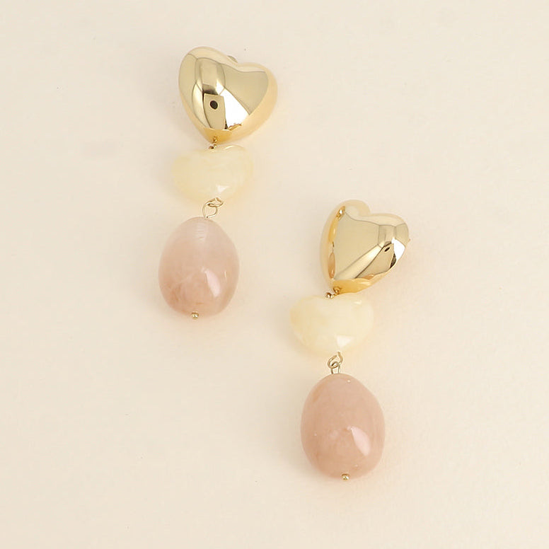 Boucles d'oreilles coeurs et résine Sophia - Nude