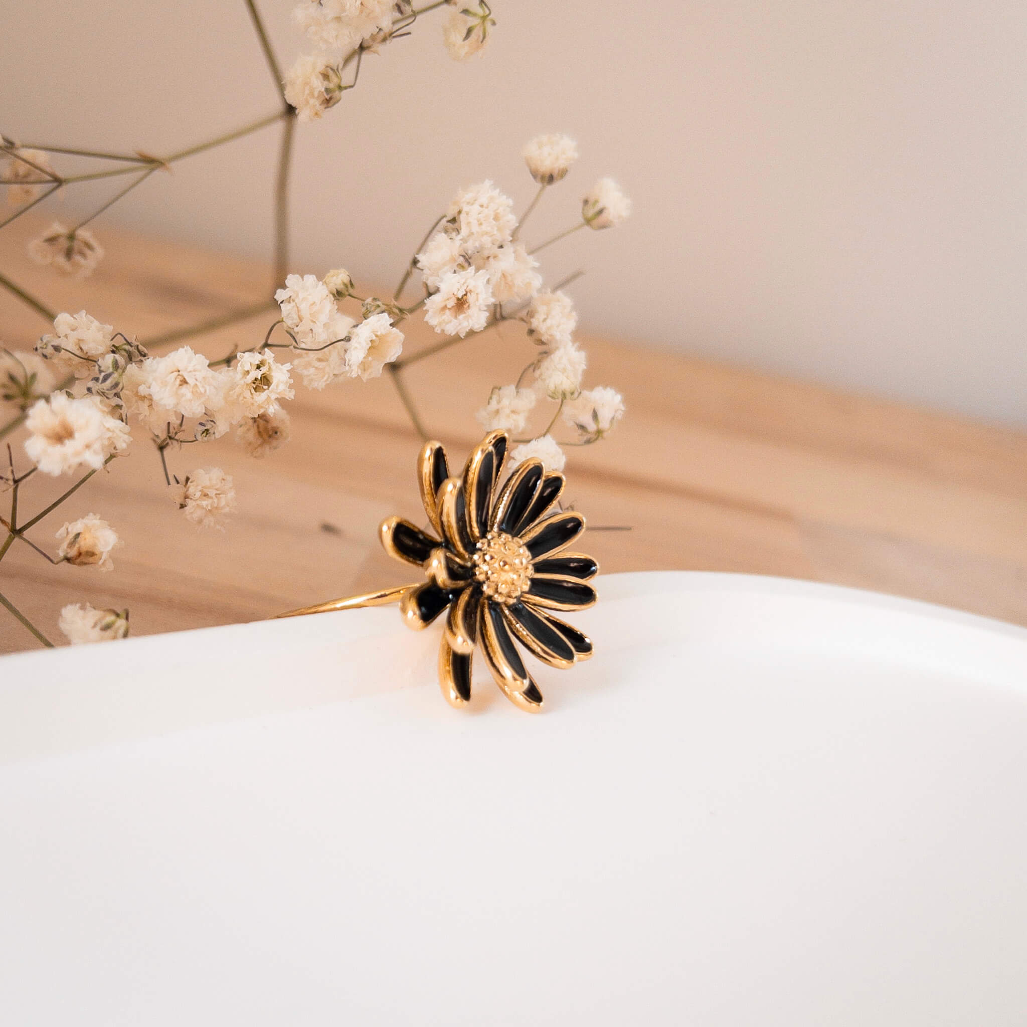 Bague fleur émaillée noir Julia