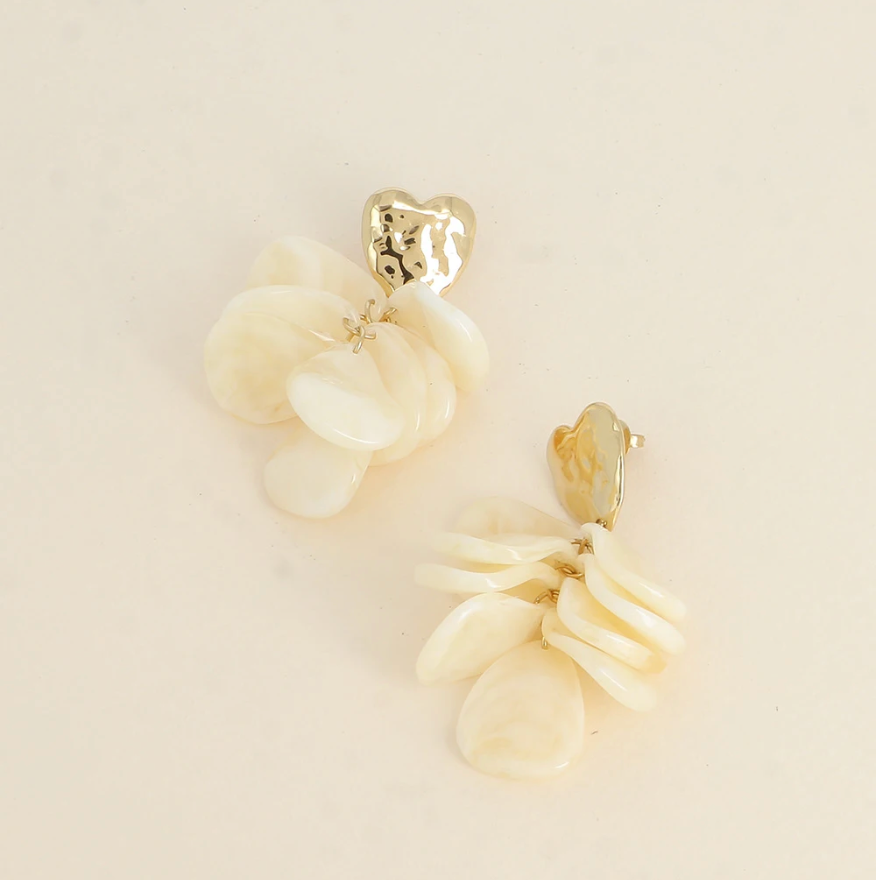 Boucles d'oreilles pétales résine Olympe - Ecru