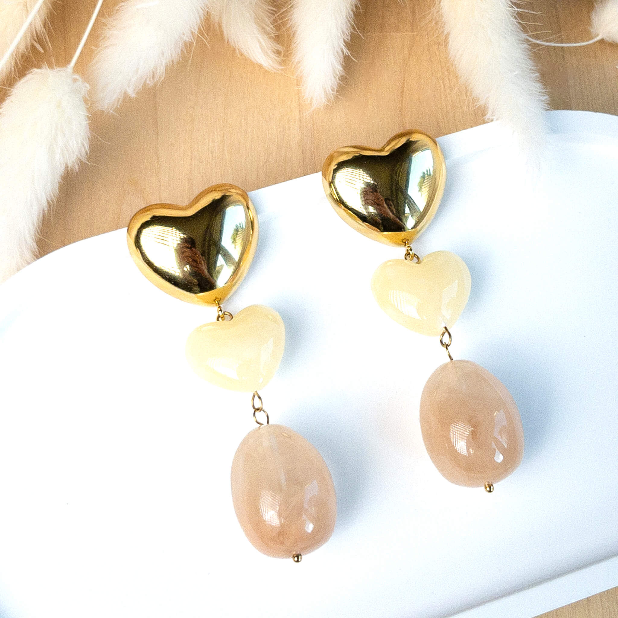 Boucles d'oreilles coeurs et résine Sophia - Nude