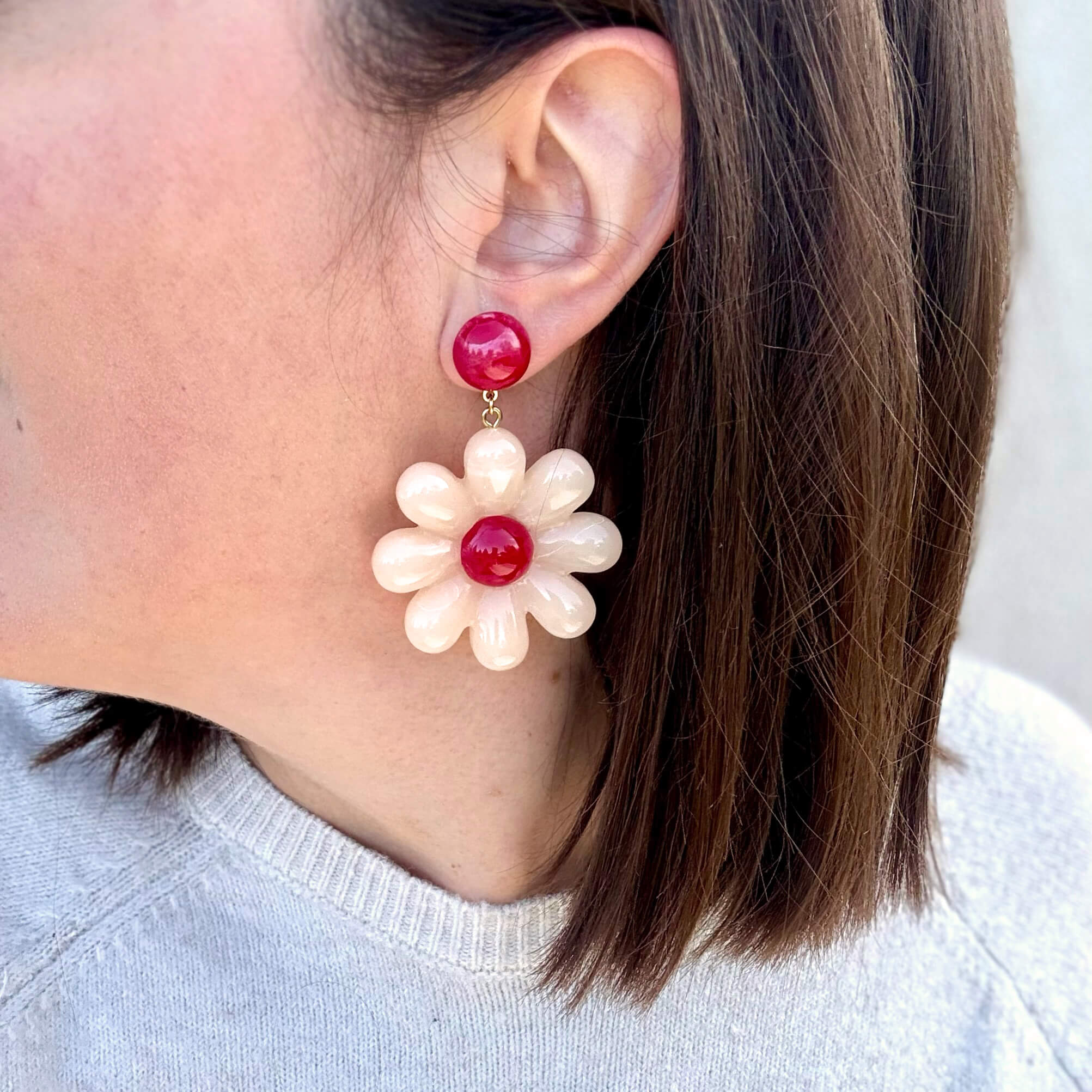Boucles d'oreilles fleurs résine Nora - Grenade