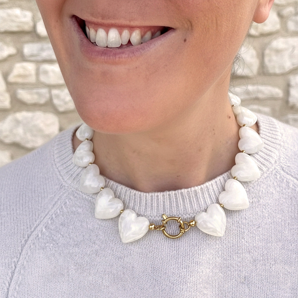 Collier cœurs en résine Freya - Blanc marbré