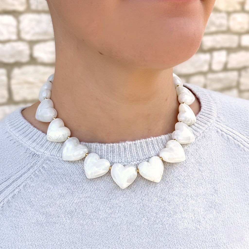 Collier cœurs en résine Freya - Blanc marbré