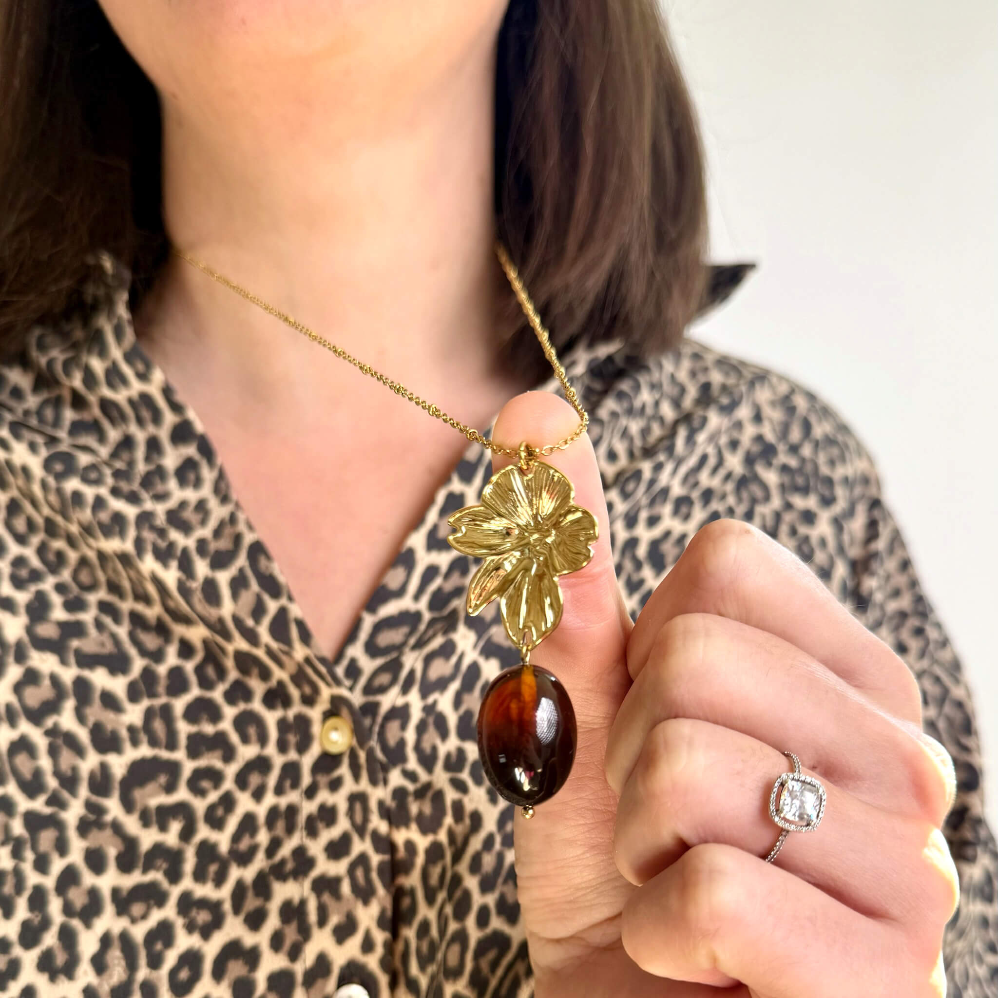 Collier sautoir fleur & résine Solweig - Ambre