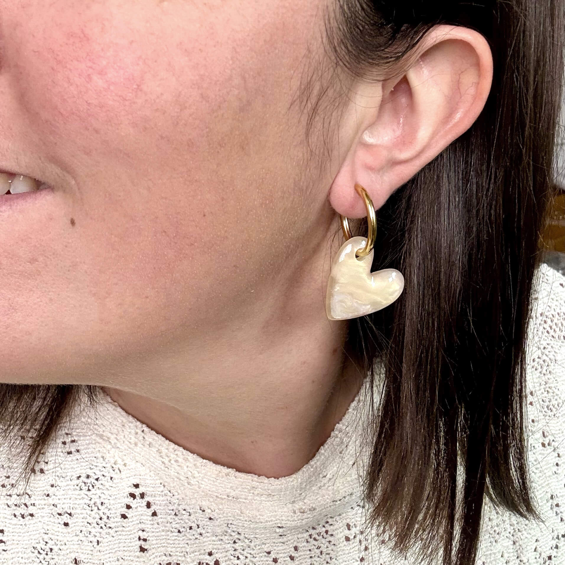 Créoles coeur XL Adriana - Ecru irisé