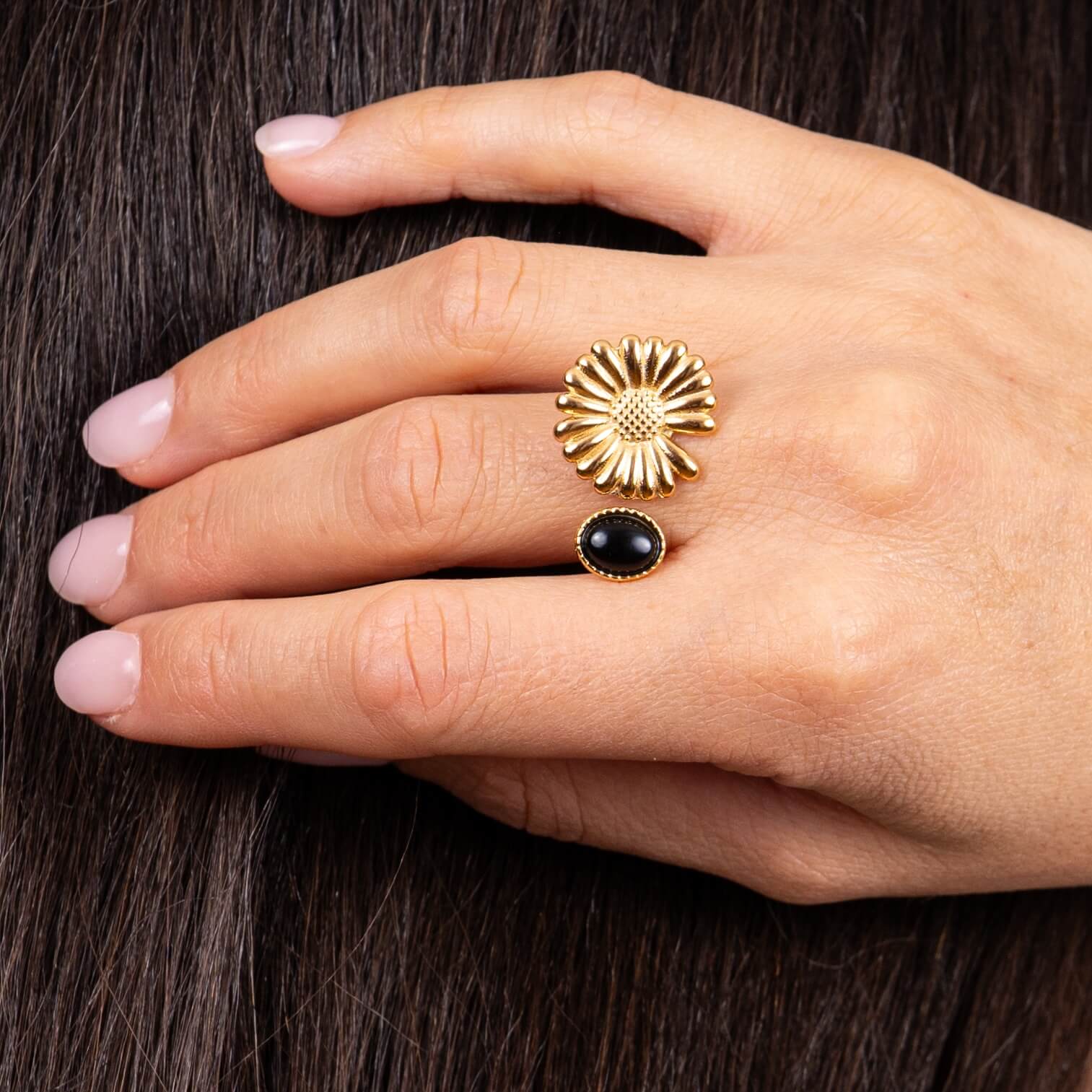 Bague ouverte fleur et cabochon noir Pippa