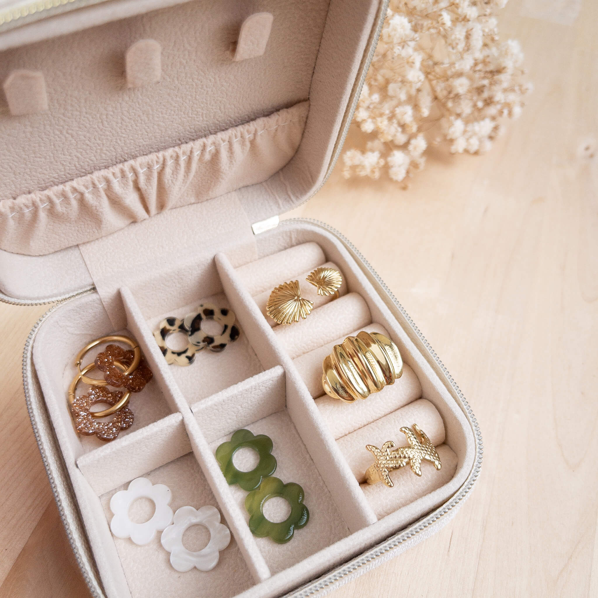 Boîte à bijoux carrée en velours - Crème