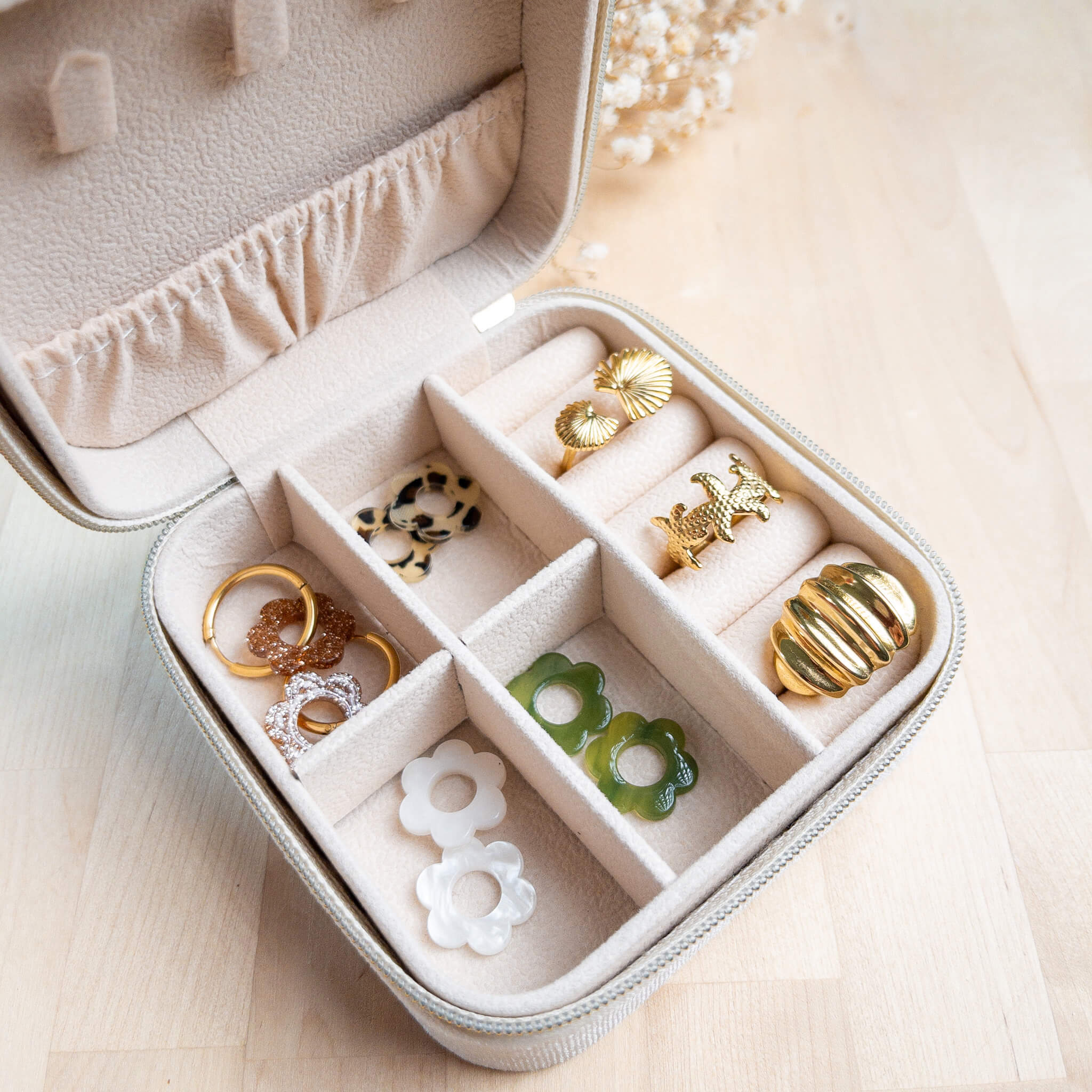 Boîte à bijoux carrée en velours - Crème