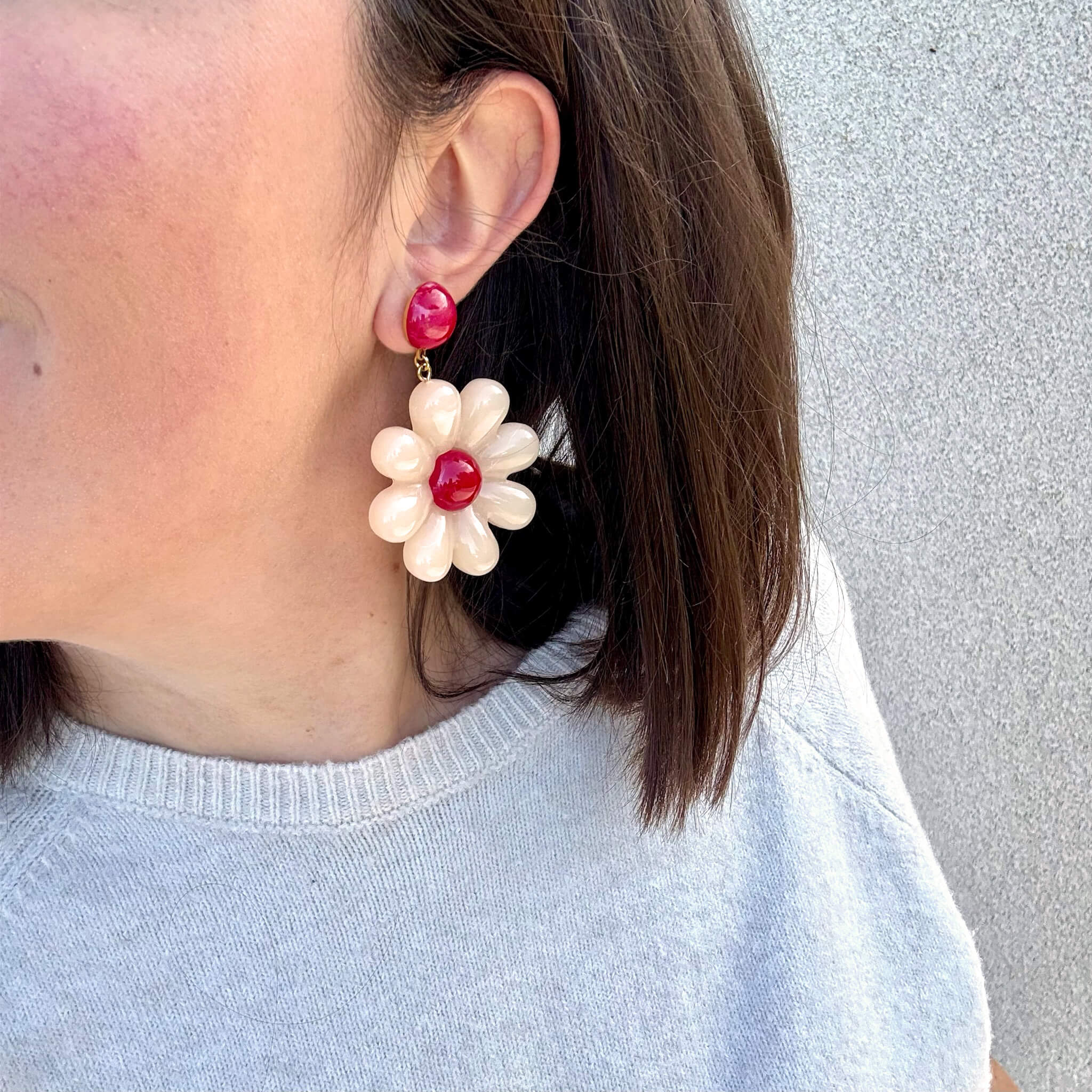 Boucles d'oreilles fleurs résine Nora - Grenade