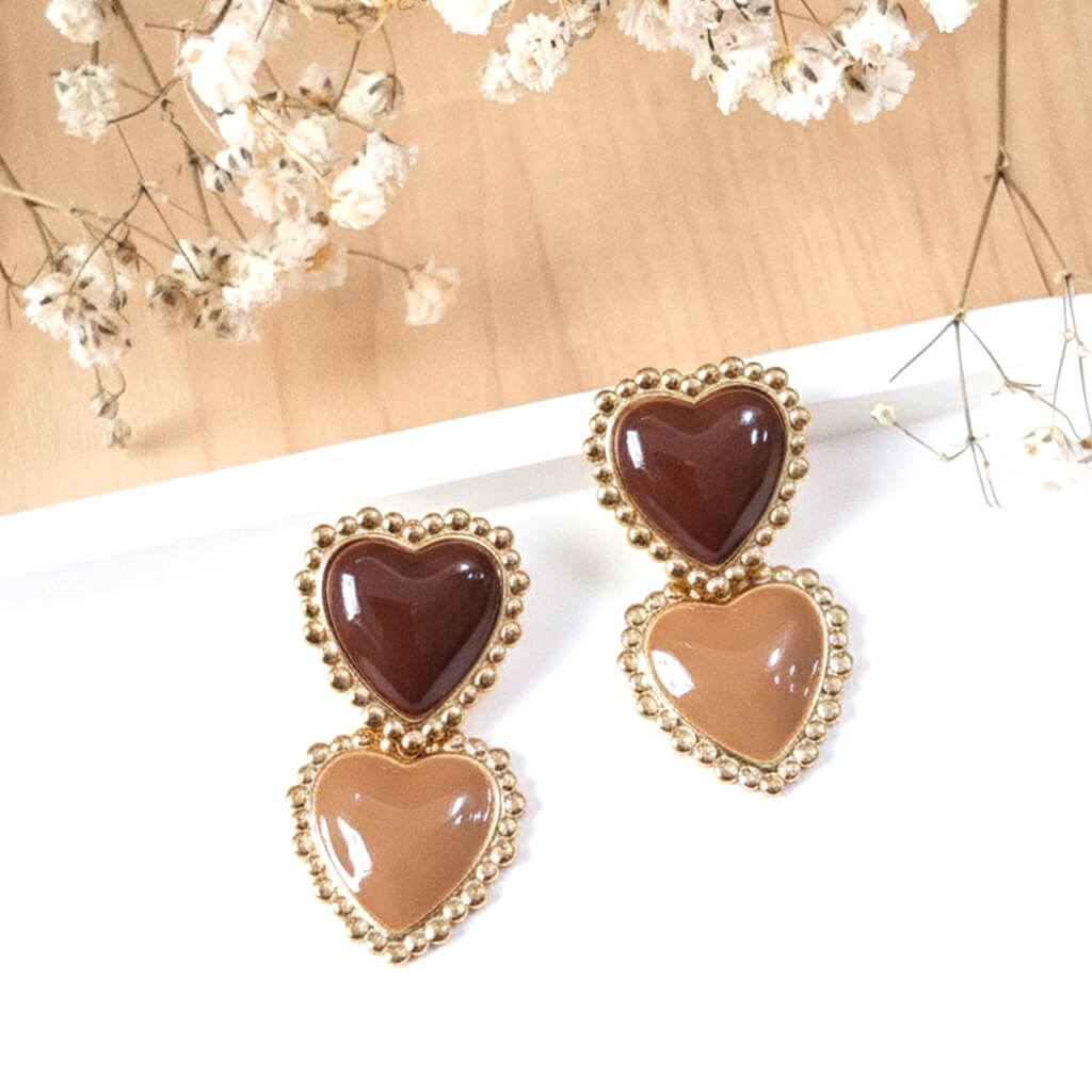 Boucles d'oreilles doubles coeurs émail Séléna - Chocolat