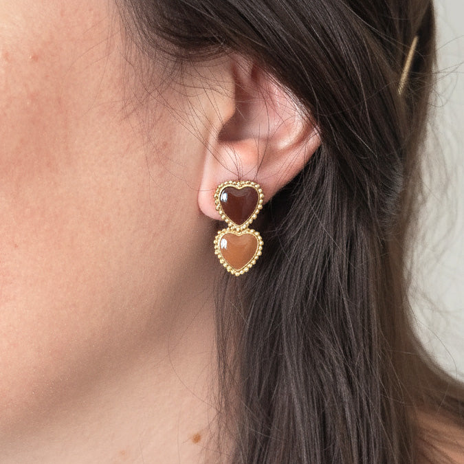 Boucles d'oreilles doubles coeurs émail Séléna - Chocolat