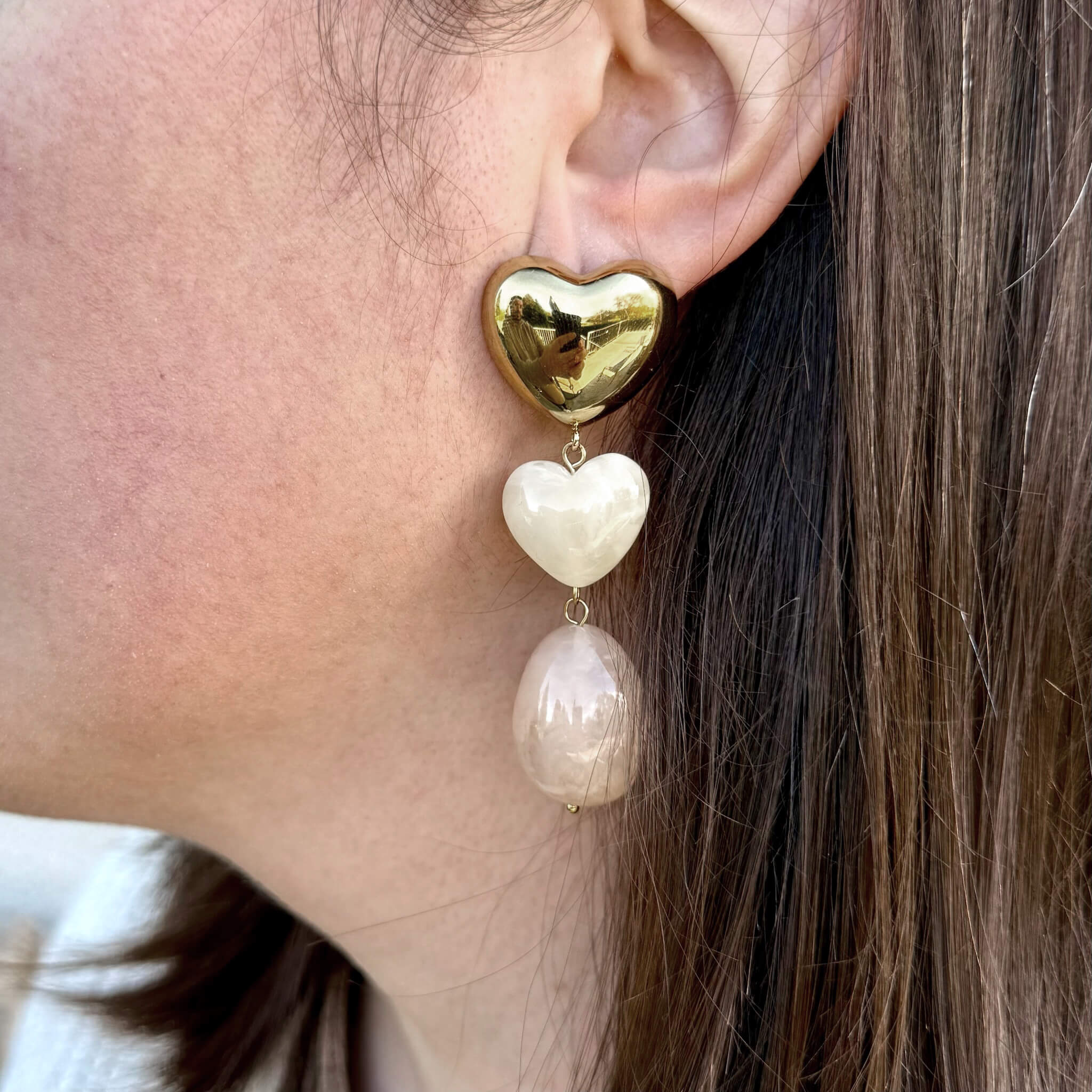 Boucles d'oreilles coeurs et résine Sophia - Nude