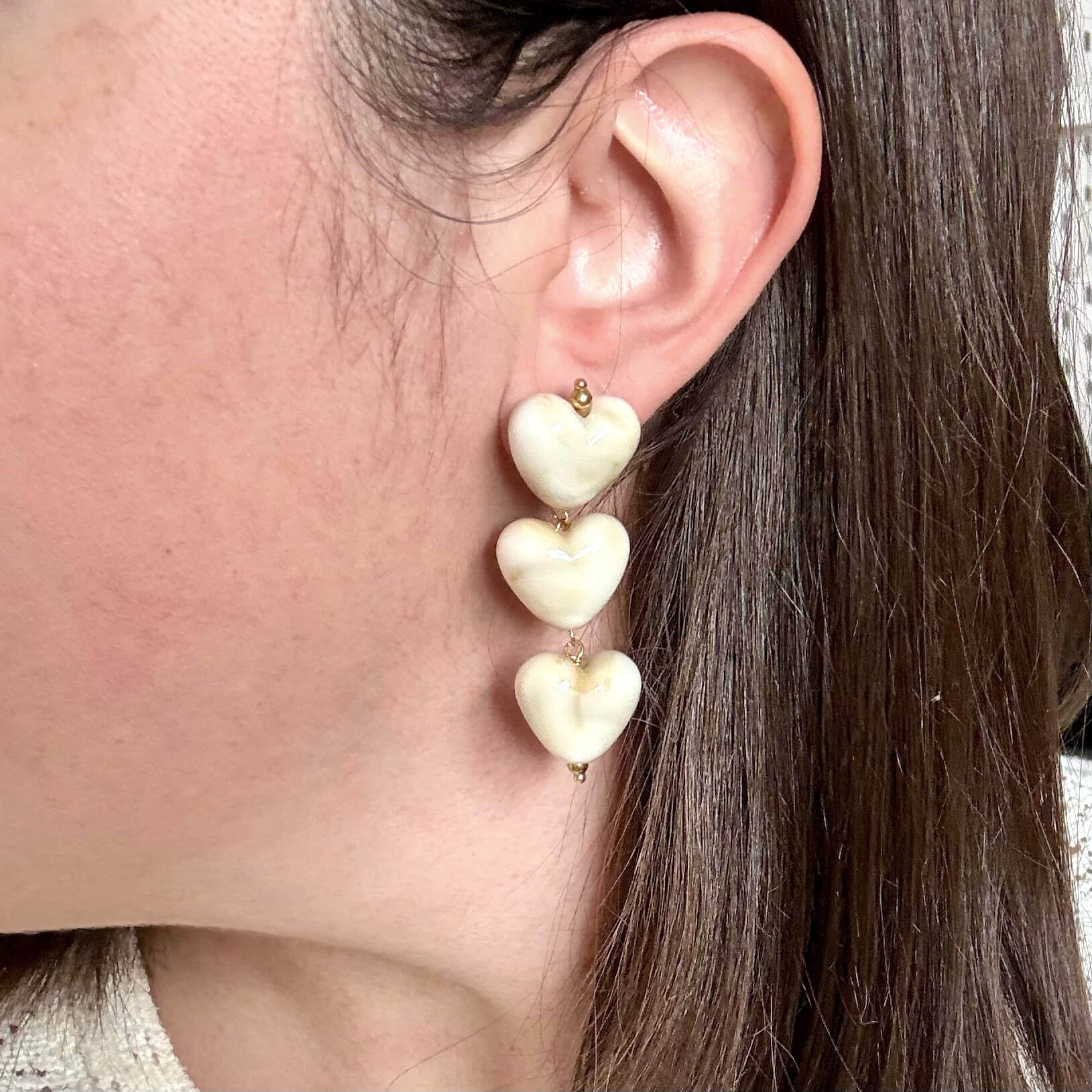 Boucles d'oreilles triple coeurs Cybèle - Ecru